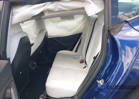 2022 Tesla Model 3 Long Range Dual Motor All-Wheel Drive z USA, uszkodzony, nr VIN 5YJ3E1EBXNF168686